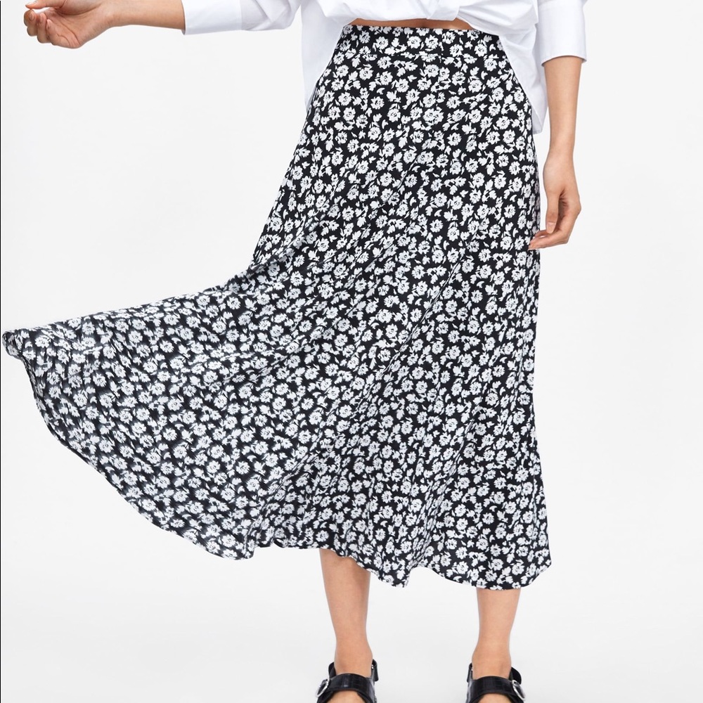 New Zara Floral Print Skirt Size: S